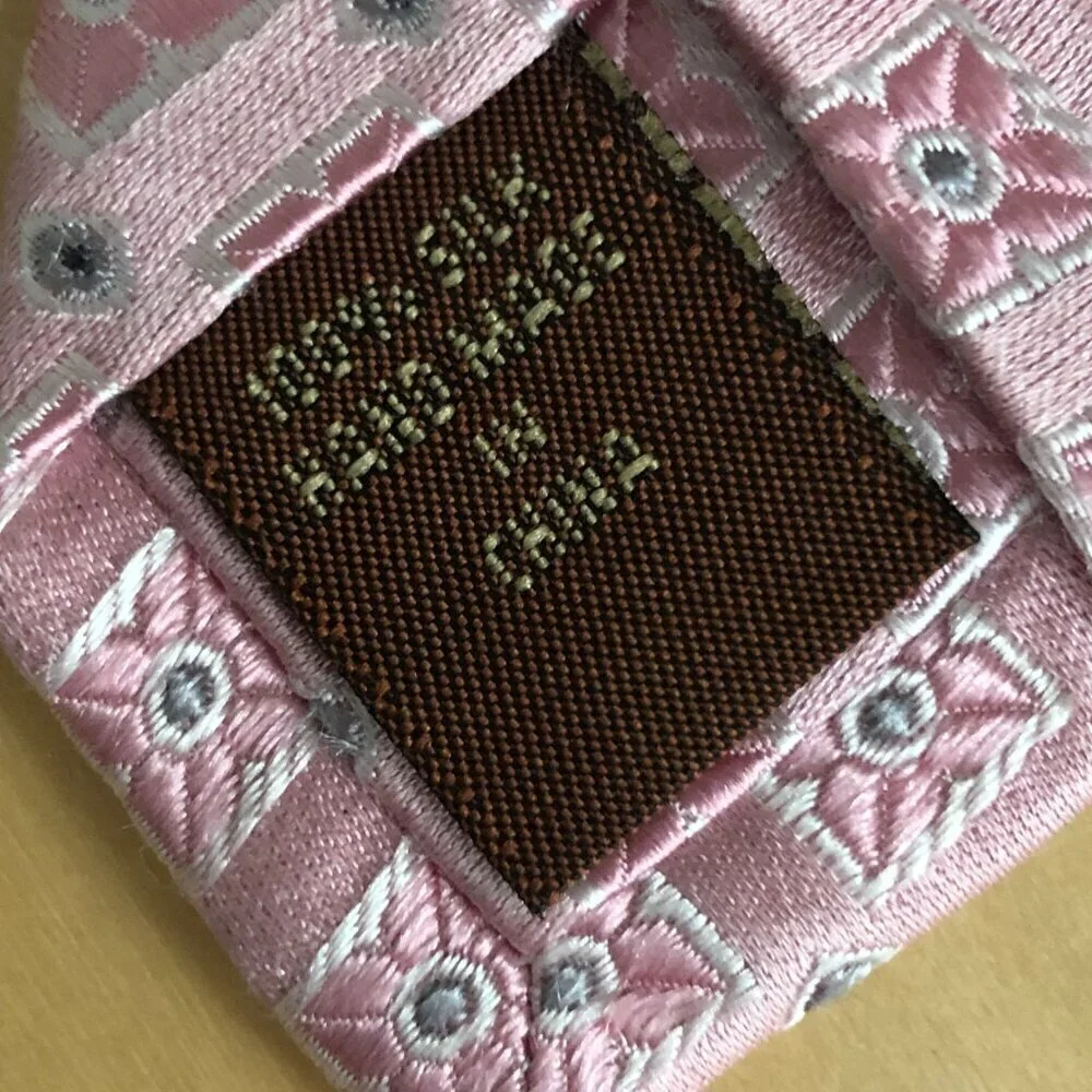 Tasso Elba Spa Hand Crafted Pink Diamond Floral 100% Silk Necktie